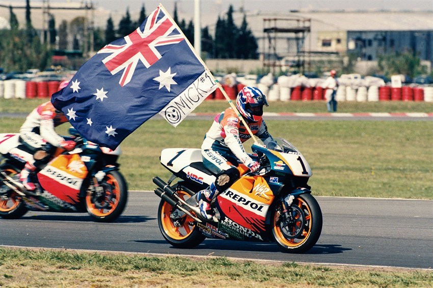 ホビー・楽器・アート MINICAMPS 1995 NSR500 Mic Doohan MINICAMPS 1995 NSR500 Mic Doohan - メルカリ