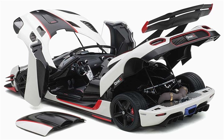 Carbon with Orange Accents 1/18 Scale Details about   Autoart 2014 KOENIGSEGG ONE Moon Grey