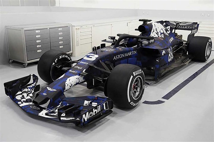 Ricciardo2018CamouflageRedBull-1.jpg