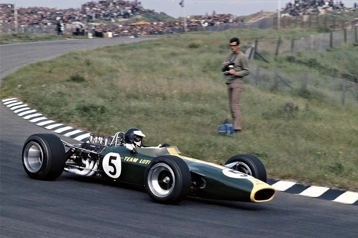 Spark 1-43 Clark 1967 Lotus 49 nav.jpg