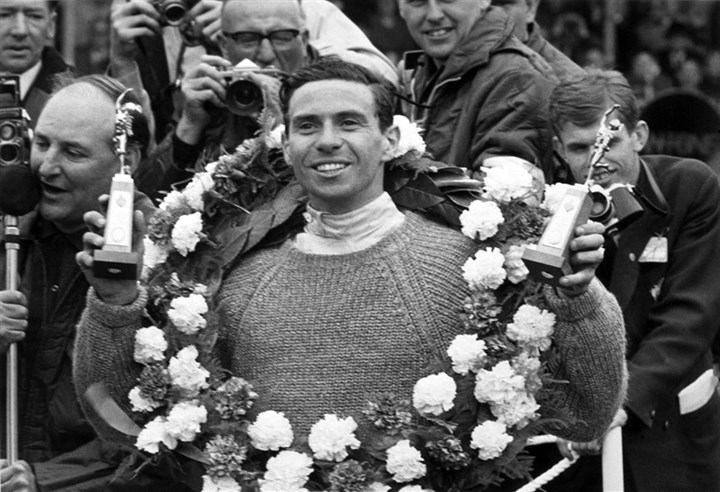 SparkClark1965Lotus33Britain-1.jpg