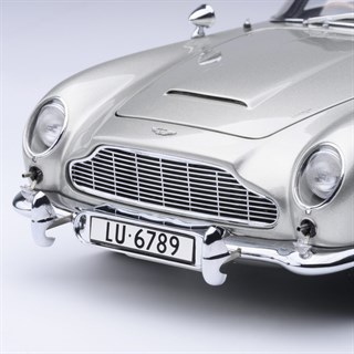 AUTOart Aston Martin DB5 w. Weapons - Goldfinger 1:18Alternative Image3
