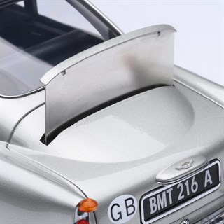 AUTOart Aston Martin DB5 w. Weapons - Goldfinger 1:18Alternative Image5