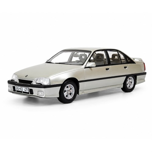 Cult Opel Omega 3000 1987-1994 - Star Silver 1:18 model car