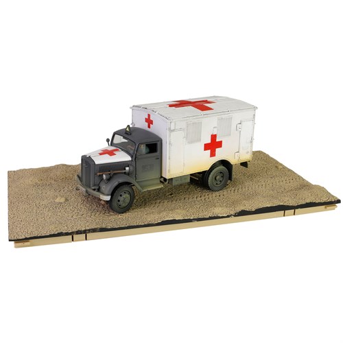 Forces of Valor Opel Blitz - White/Green Ambulance - WWII 1:32