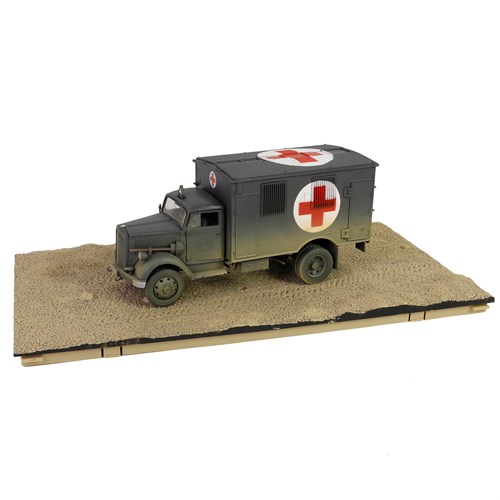 Forces of Valor Opel Blitz - Green Ambulance - WWII 1:32