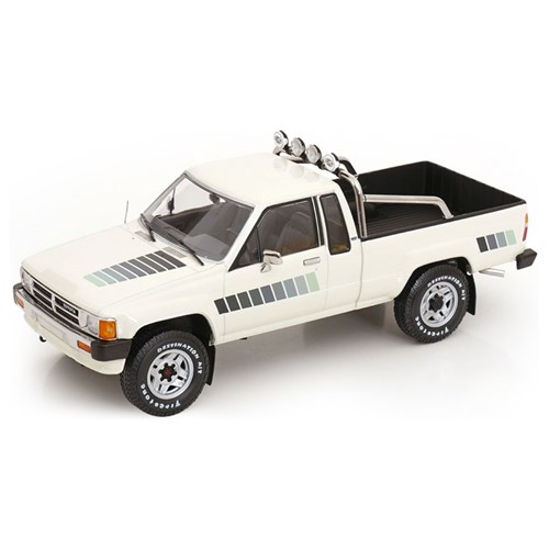 KK Toyota Truck Xtracab 4x4 Hilux 1985 - White 1:18 model car