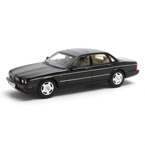 Matrix Jaguar XJR X300 1994-1997 - Black 1:43