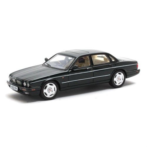 Matrix Jaguar XJR X300 1994-1997 - British Racing Green 1:43