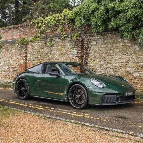 Minichamps Porsche 911 (992.2) Targa 4 GTS 2025 - Green Metallic w. Movable Roof 1:18 model car
