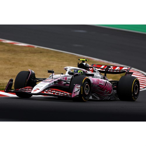 Minichamps Haas VF-25 - 2025 Japanese Grand Prix - #87 Oliver Bearman 1:18 model car