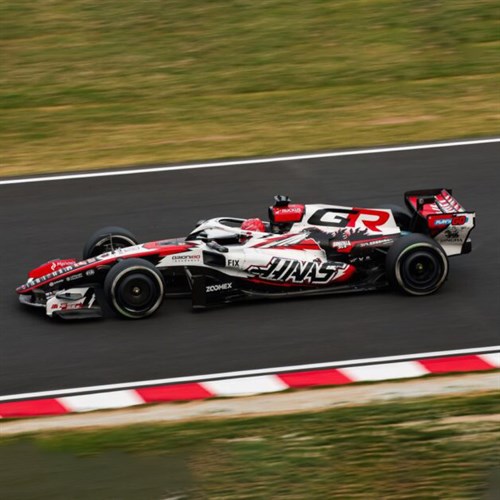 Minichamps Haas VF-26 - 2026 Japanese Grand Prix - #31 Esteban Ocon 1:18 model car