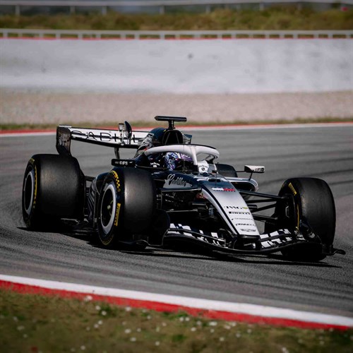 Minichamps Cadillac MAC-26 - 2026 Barcelona Pre-Season Shakedown - #24 Guanyu Zhou 1:18 model caru