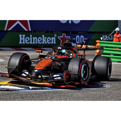 Minichamps McLaren MCL40 - 2026 Monaco Grand Prix - #81 Oscar Piastri 1:18 model car
