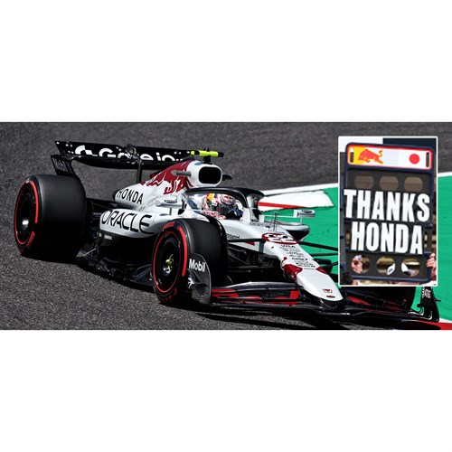 Spark Red Bull RB21 w. Pit Board - 2025 Japanese Grand Prix - #22 Yuki Tsunoda 1:18 model car