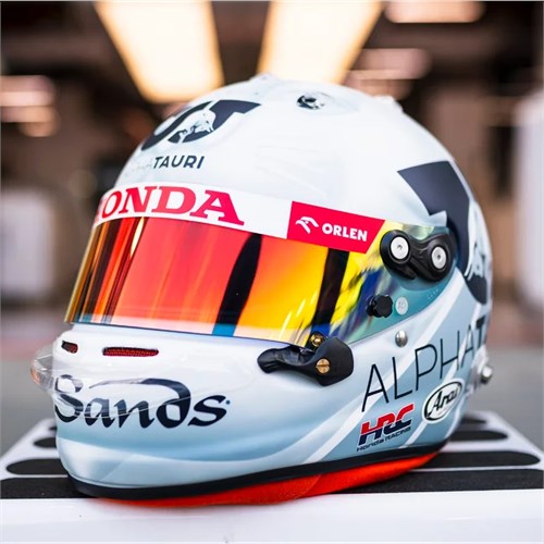 Spark Yuki Tsunoda AlphaTauri Helmet - 2023 Singapore Grand Prix 1:5