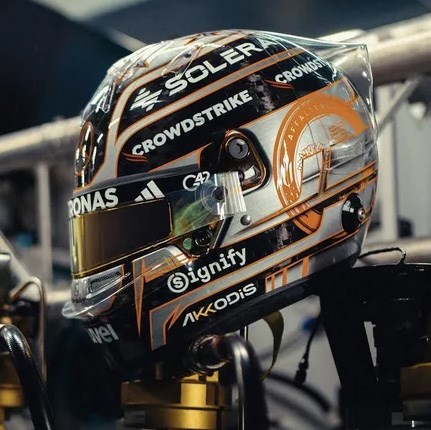Spark Andrea Kimi Antonelli Mercedes Helmet - 2025 British Grand Prix 1:5