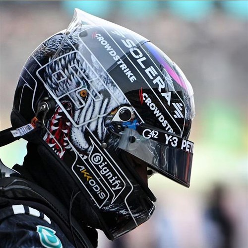 Spark George Russell Mercedes Helmet - 2026 Japanese Grand Prix 1:5