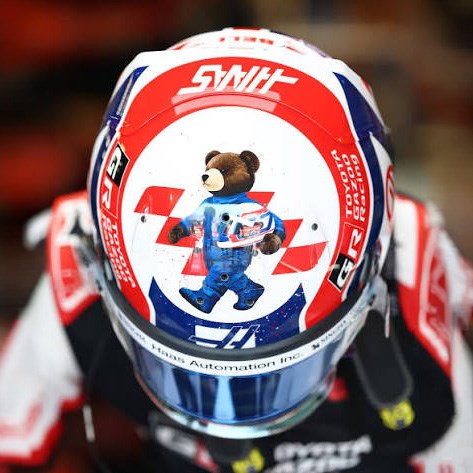 Spark Oliver Bearman Haas Helmet - 2026 British Grand Prix 1:5