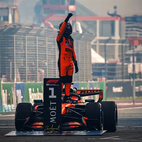Spark McLaren MCL40 w. Figure & Pit Boards - 1st 2026 Dutch Grand Prix - #1 Lando Norris 1:43 model car