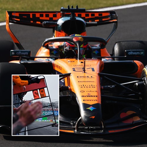 Spark McLaren MCL40 w. Pit Board - 2026 Japanese Grand Prix - #81 Oscar Piastri 1:43 model car