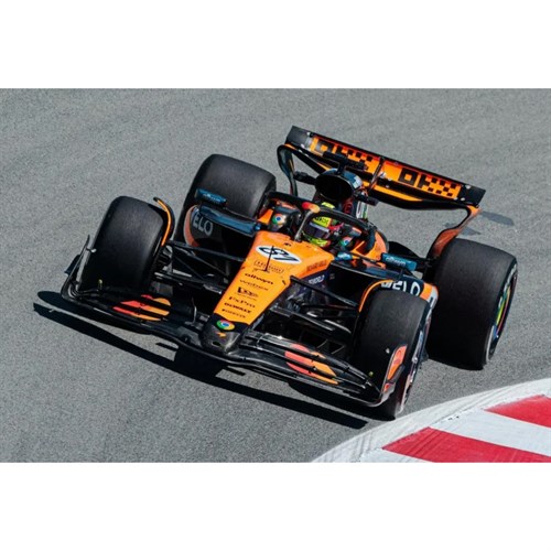 Spark McLaren MCL39 - 1st 2025 Spanish Grand Prix - #81 Oscar Piastri 1:43 model car