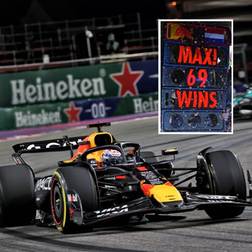 Spark Red Bull RB21 w. Pit Board - 1st 2025 Las Vegas Grand Prix - #1 Max Verstappen 1:43 model car