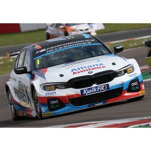 Spark BMW 330i - 1st 2019 BTCC - #1 Colin Turkington 1:43 model car