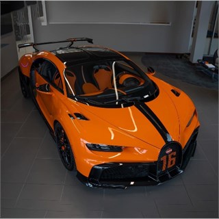 AUTOart Bugatti Chiron Pur Sport - Arancio Orange/Carbon 1:18 model car