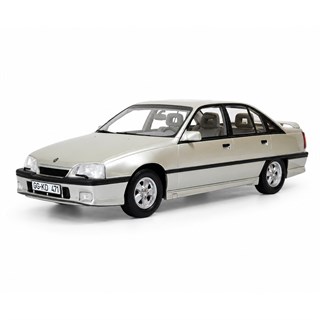 Cult Opel Omega 3000 1987-1994 - Star Silver 1:18 model car