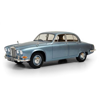 Cult Jaguar 420 1966-1969 - Opalescent Silverblue Metallic 1:18 model car