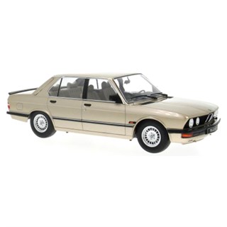 IXO BMW 520i (E28) 1987 - Gold 1:18 model car