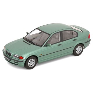 KK BMW 3 Series E46 Sedan 1999 - Green Metallic 1:18 model car