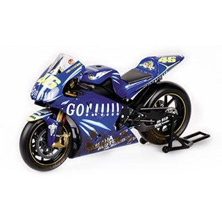 Minichamps Yamaha YZR-M1 'Dirty Version' - 2004 - #46 Valentino Rossi 1:12