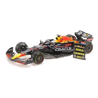 Minichamps Red Bull RB18 w. Pit Board - 1st 2022 Japanese Grand Prix - #1 M. Verstappen 1:43 model car