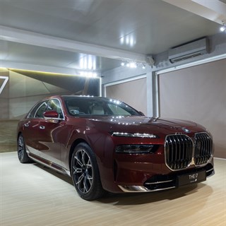 Minichamps BMW i7 2023 - Red Metallic 1:43 model car