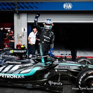 Minichamps Mercedes F1 W17 w. Figure & Pit Boards - 1st 2026 Belgian Grand Prix - #12 Andrea Kimi Antonelli 1:43 model car
