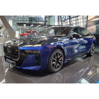 Minichamps BMW i7 M70 (G70) 2024 - Blue Metallic/Black Metallic 1:18 model car