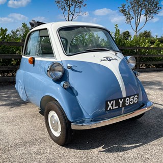 Minichamps BMW Isetta 1955 - Blue/White 1:18 model car