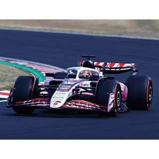 Minichamps Haas VF-25 - 2025 Japanese Grand Prix - #31 Esteban Ocon 1:18 model car