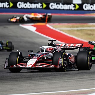 Minichamps Haas VF-25 - 2025 American Grand Prix - #31 Esteban Ocon 1:18 model car