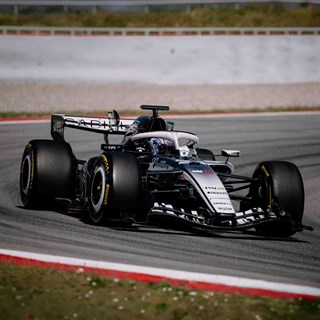 Minichamps Cadillac MAC-26 - 2026 Barcelona Pre-Season Shakedown - #24 Guanyu Zhou 1:18 model caru