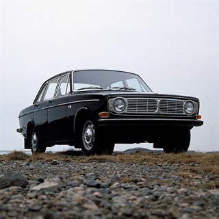 Minichamps Volvo 144 1973 - Black 1:18 model car