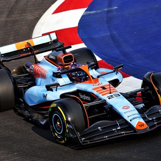 Minichamps Williams FW45 - 2023 Singapore Grand Prix - #23 A. Albon 1:18 model car