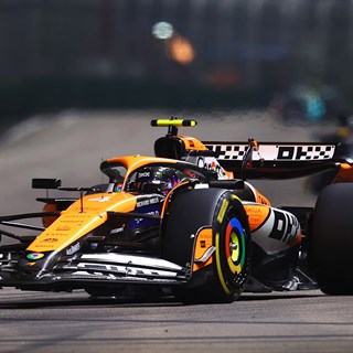 Minichamps McLaren MCL38 - 1st 2024 Singapore Grand Prix - #4 L. Norris 1:18 model car