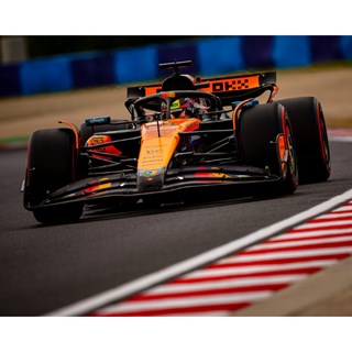 Minichamps McLaren MCL39 - 2025 Hungarian Grand Prix - #81 Oscar Piastri 1:18 model car