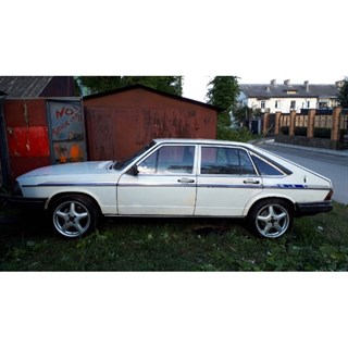 Maxichamps Audi 100 (C2) Avant 1979 - White 1:43 model car