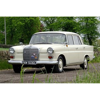 Maxichamps Mercedes 200 (W110) 1965 - Beige 1:43 model car