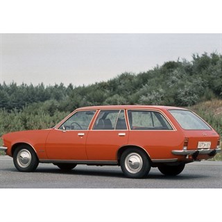 Maxichamps Opel Rekord D Caravan 1975 - Orange 1:43 model car