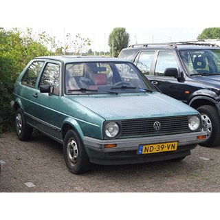 Maxichamps Volkswagen Golf II (4-Door) 1985 - Turquoise 1:43 model car